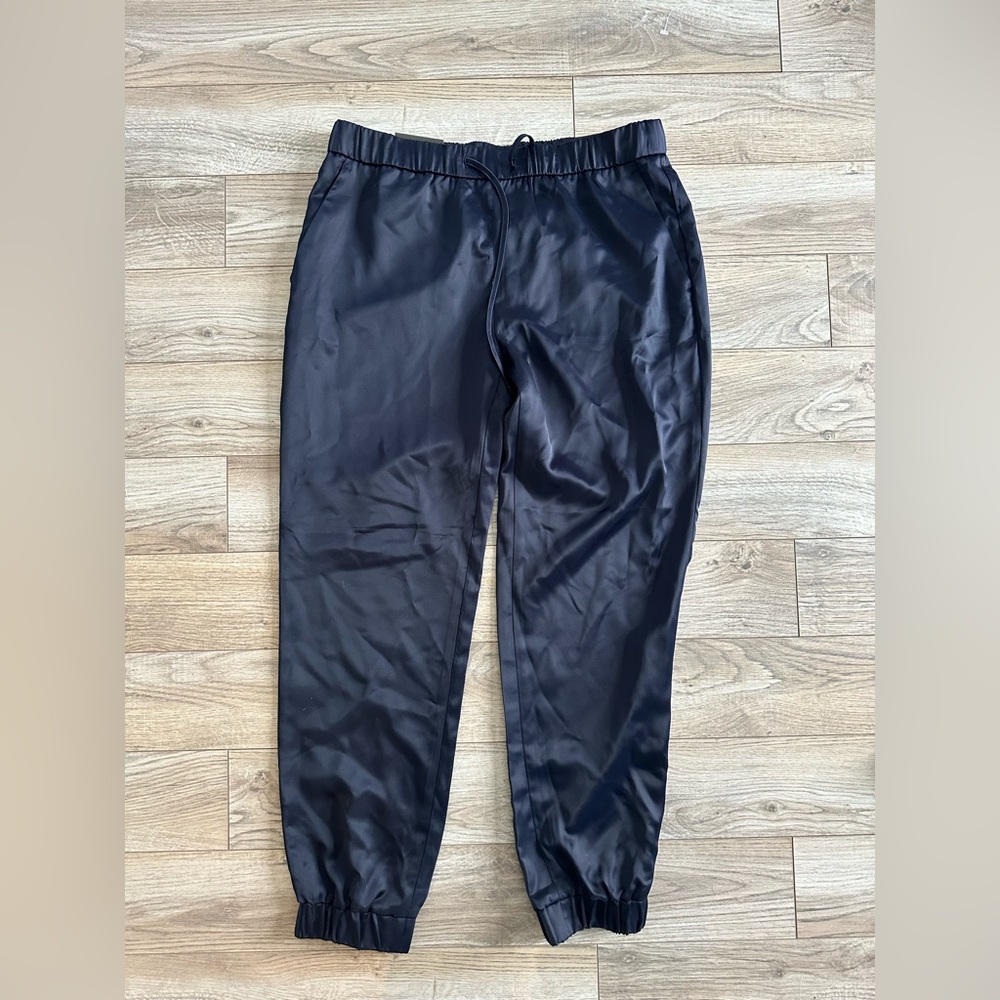 Brand new Banana Republic satin jogger size M